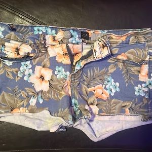 Aeropostal flower jean shorts size 2
